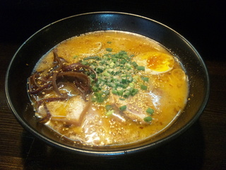 西八王子　熊本ラーメン　三日月